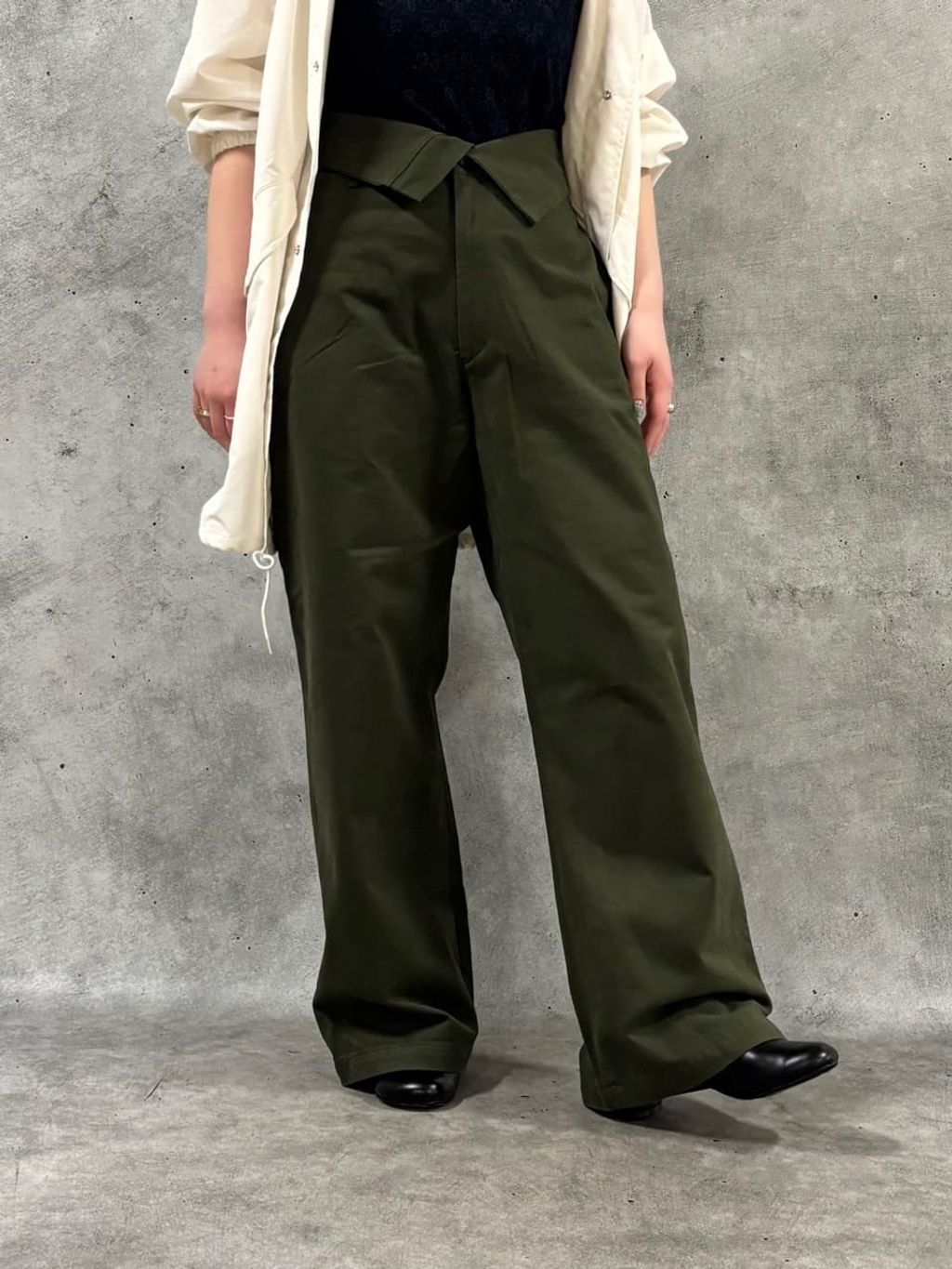 Higuchi*S2WAYハイウエストパンツのコーディネートスナップ（Sakuma