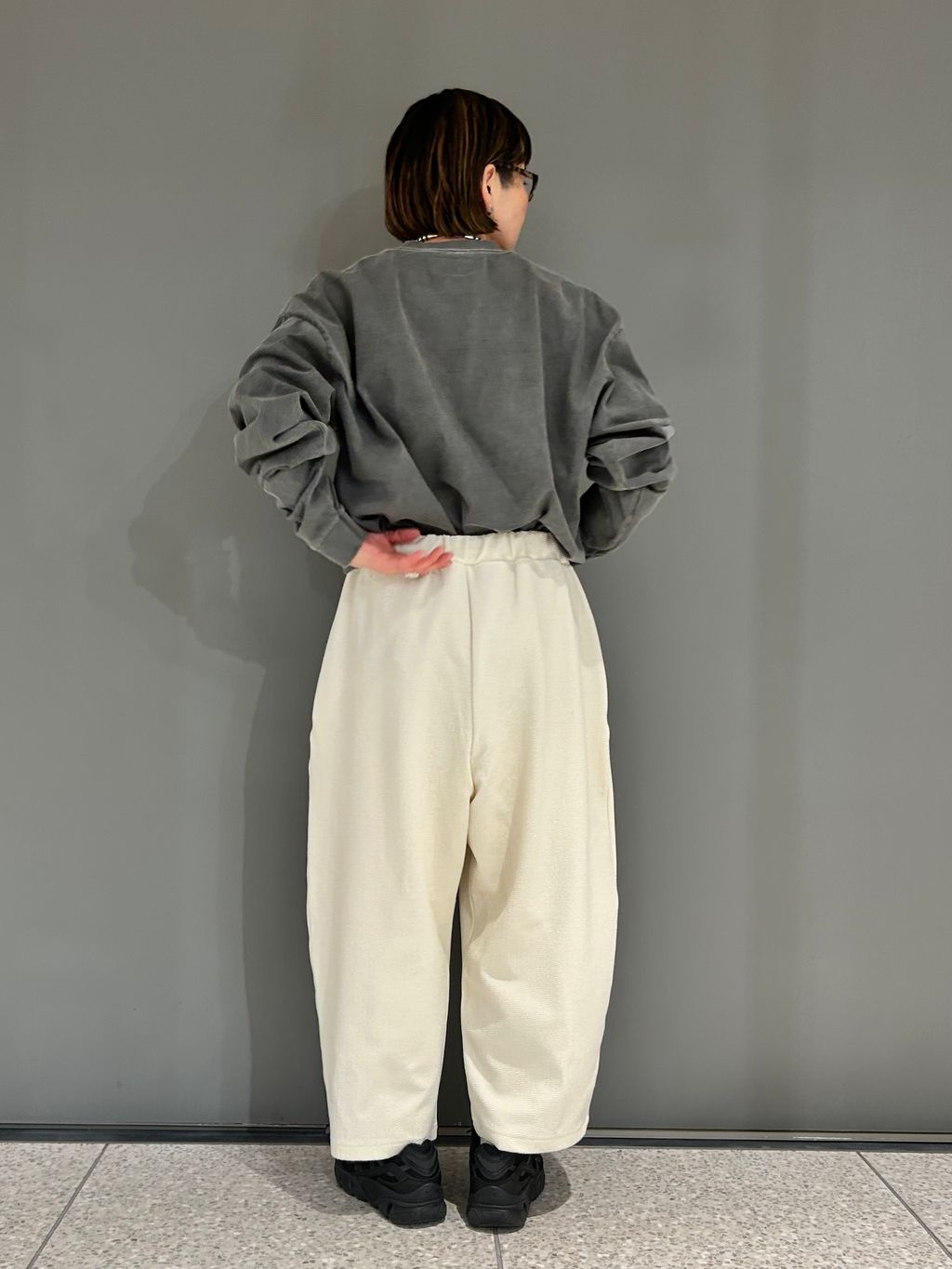 ブリスターニット タックバルーンパンツのコーディネートスナップ（E.O