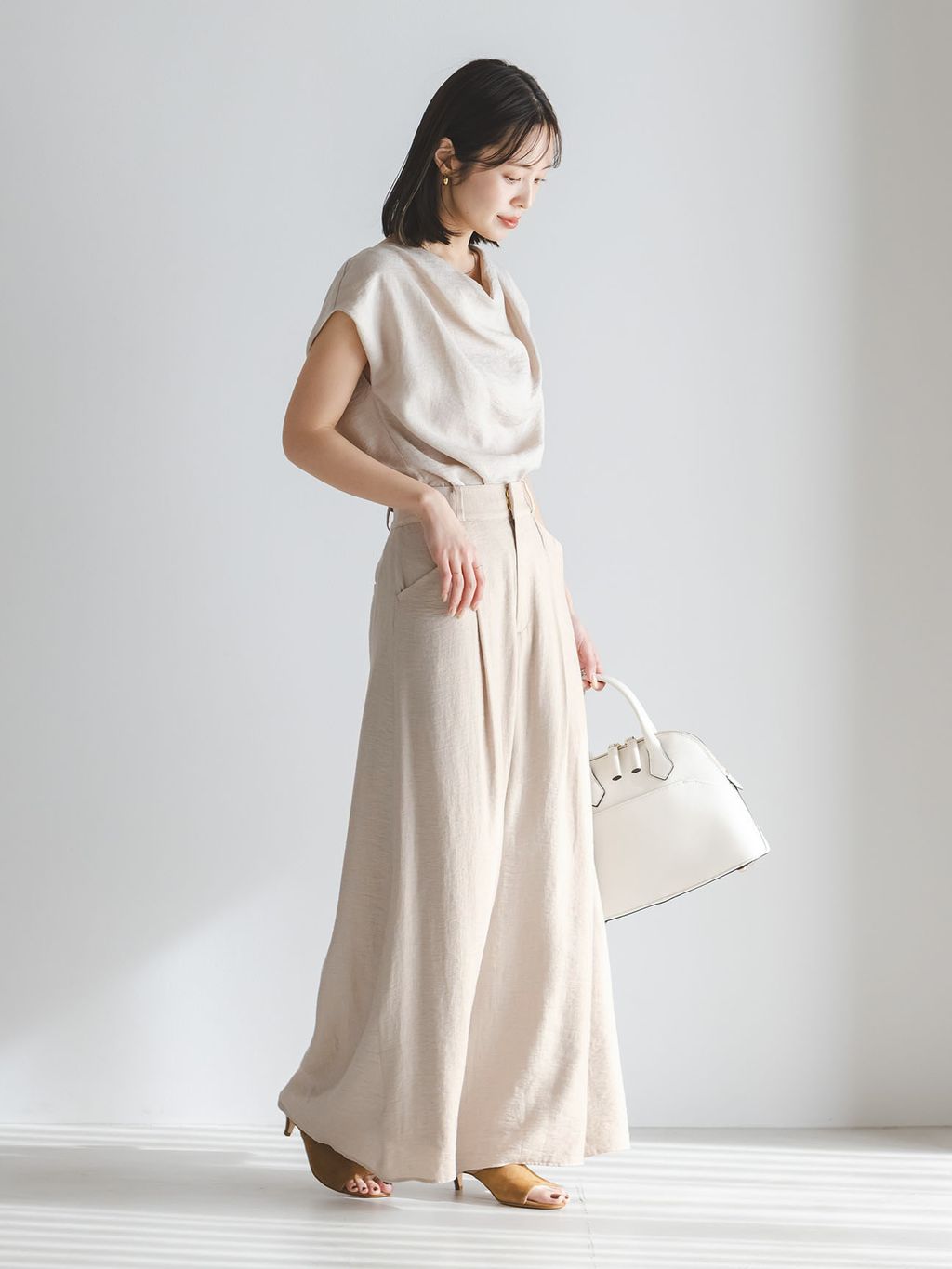 NOBLE 【洗える】ファジーリネンタックショルダーブラウス　ベージュ 洗える】ファジーリネンタックショルダーブラウスのコーディネート