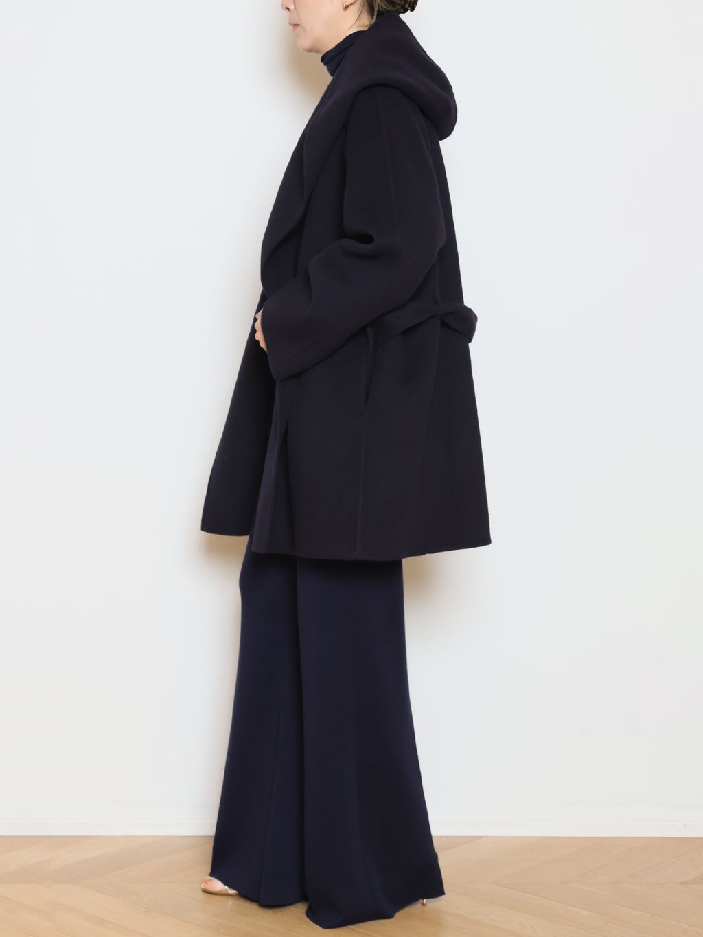 予約》ウールアンゴラ HALF GOWN コートのコーディネートスナップ