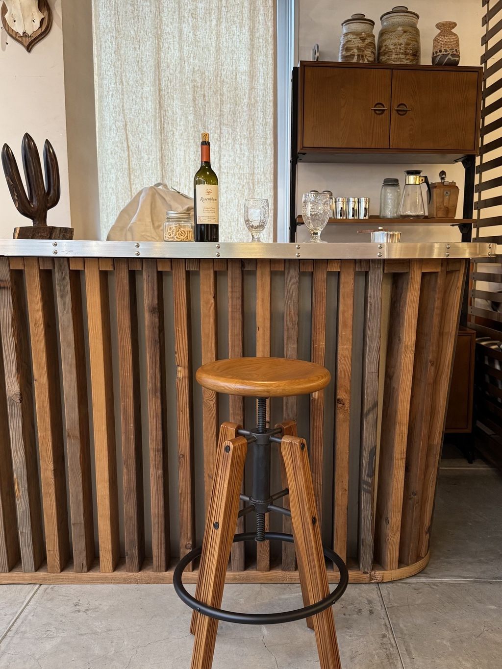 IRVIN HIGH STOOL 4th アーヴィンハイスツールのコーディネート