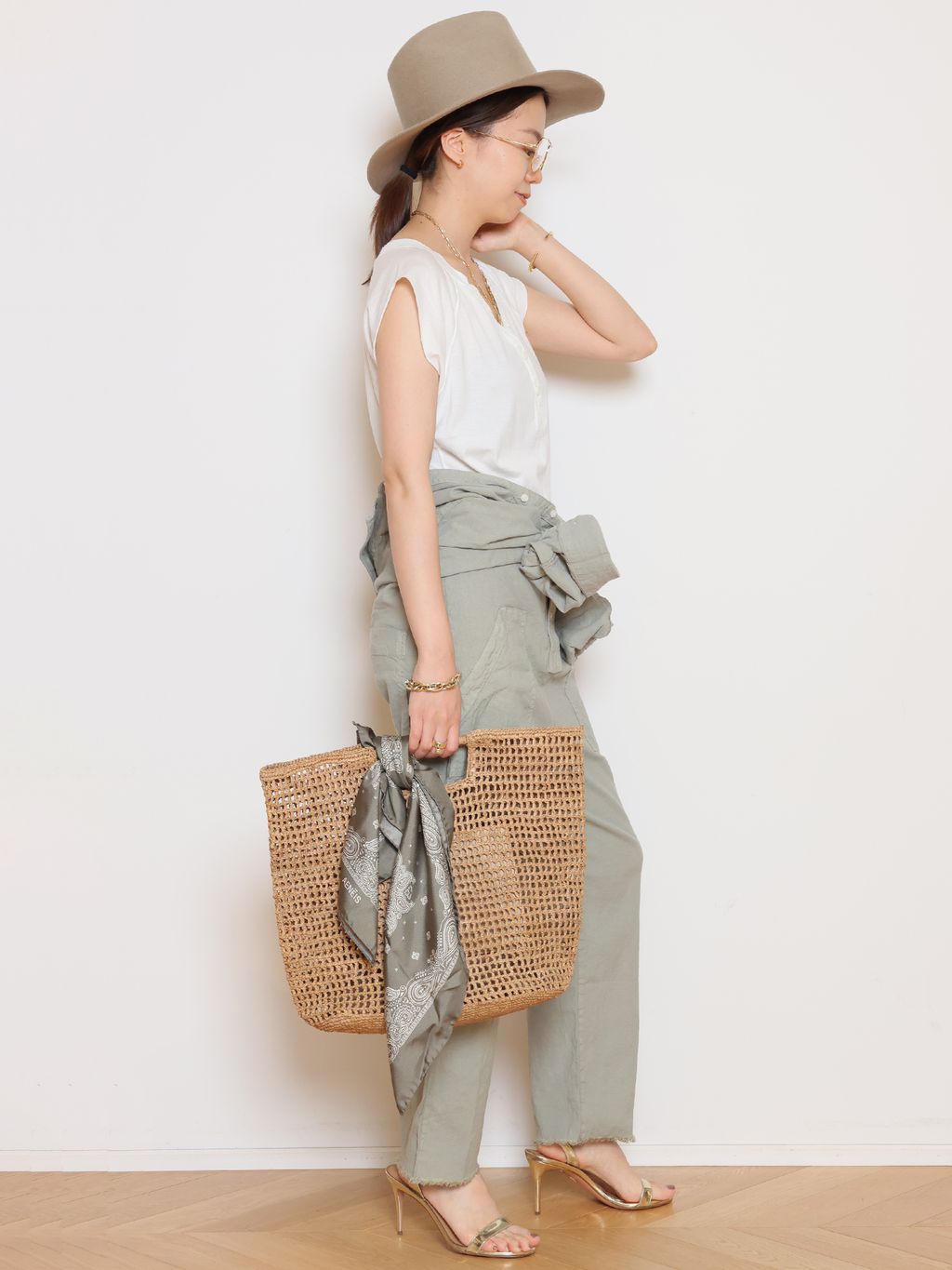 HENLEY ノースリーブTシャツのコーディネートスナップ（HASE）｜MUSE