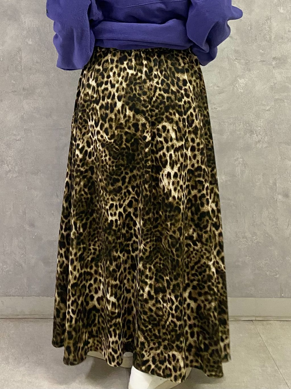 追加》マットサテンレオパ マキシスカートのコーディネートスナップ