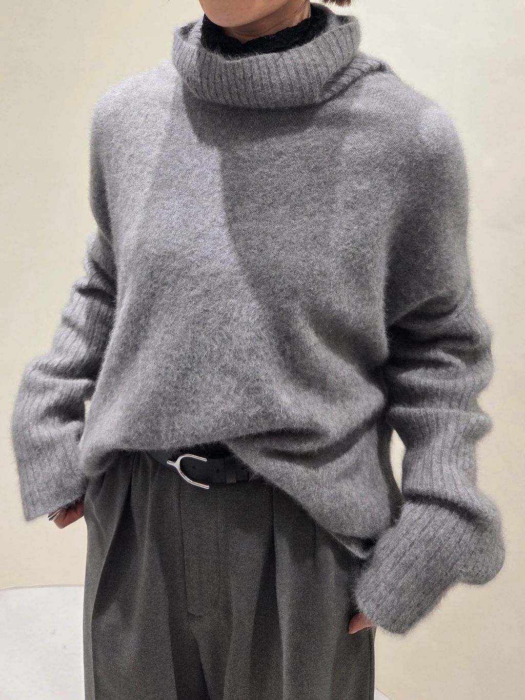 追加》フォックスウールミックスロングリブタートルプルオーバーの