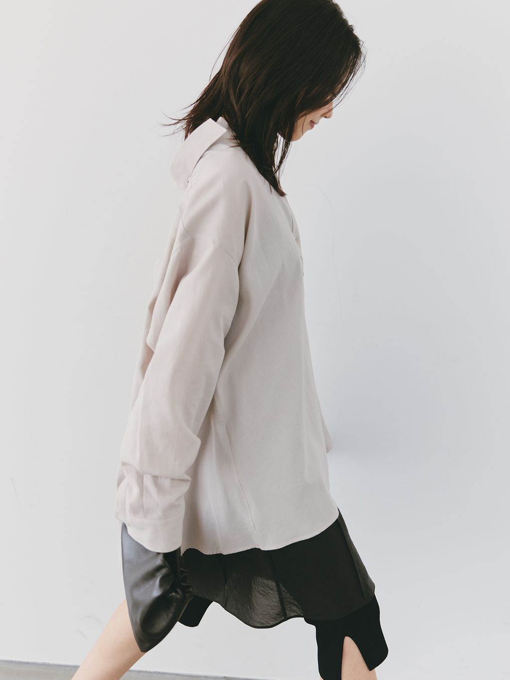 Back open シャツのコーディネートスナップ（seri）｜Plage